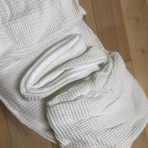 Pottery Barn waffle weave Resort white bathrobe